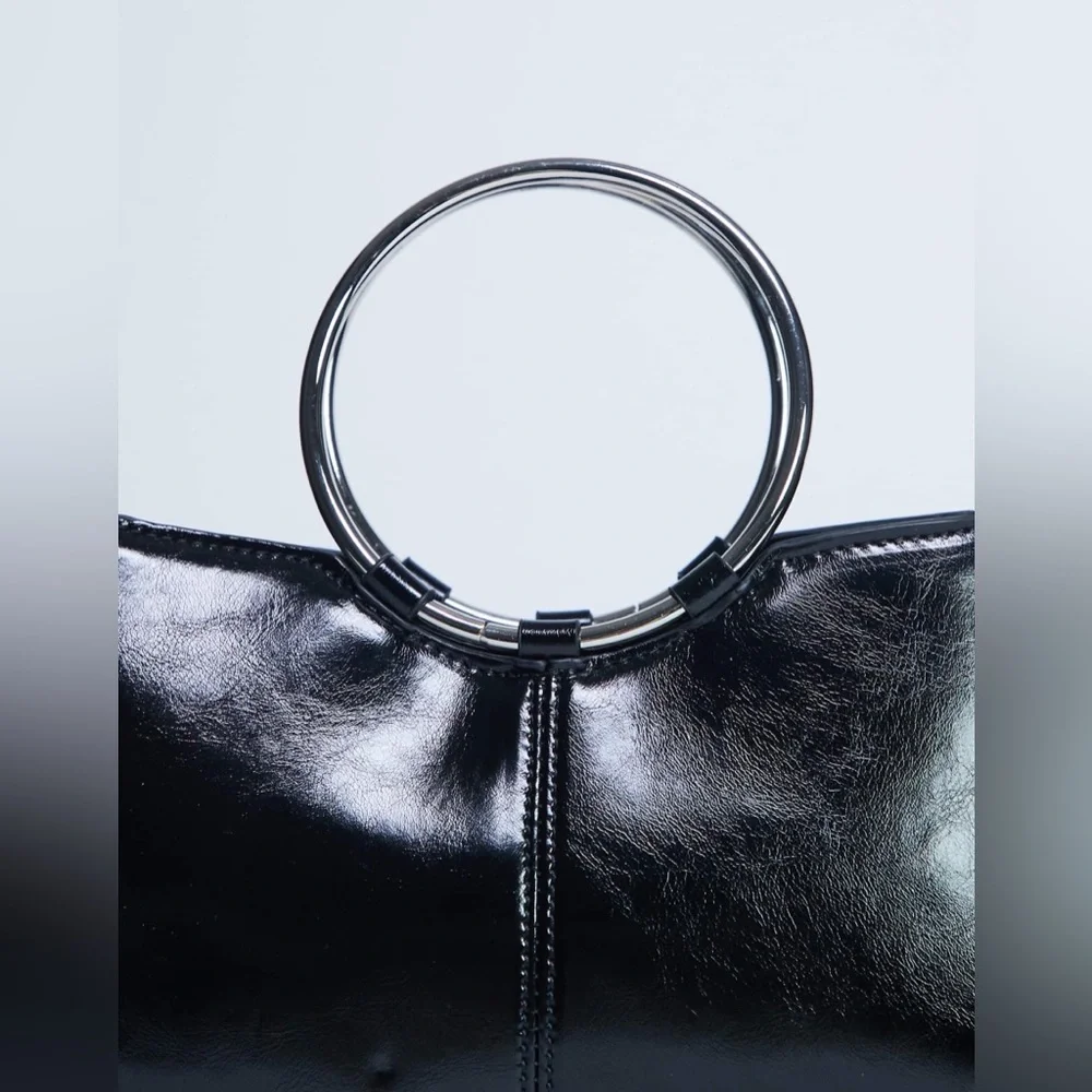 ASOS / Topshop black faux leather handbag with silver metallic o ring handle - Picture 3 of 5